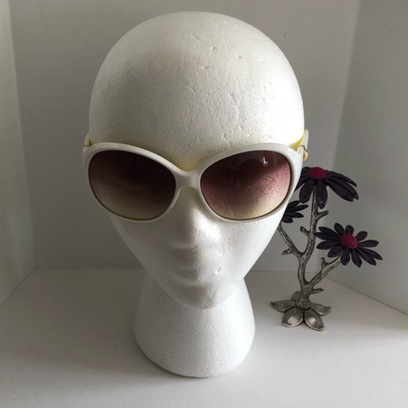 Vintage “Shades of Couture”  Juicy Couture sunglasses 🕶 White and Yellow - Picture 8 of 8